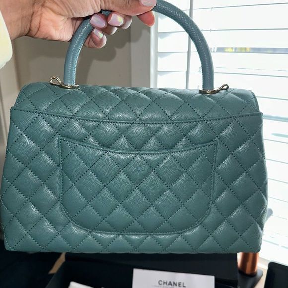 Medium Coco Chanel Top Handle Quilted Caviar Light Gold Hardware - Picture 2 of 4